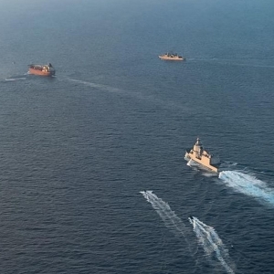 Operacja IRINI: okręt Thaon di Revel zatrzymuje tankowiec należący do rosyjskiej „floty cieni”. Fot.: Ministero della Difesa/CC BY-NC-SA 4.0
