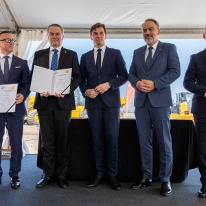 Uroczystość przekazania firmie Bechtel terenu pod budowę elektrowni jądrowej w Lubiatowie-Kopalinie. Fot.: PEJ/x.com