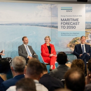 Anne Moschner z DNV - moderatorka i paneliści: Constantin Baack – prezes MPC Oceanic Group, Sarah Rollings – dyr. ds. klientów strategicznych Shell Marine, Stratos Desypris – dyr. operacyjny Navios Maritime Partners i Harald Fotland – prezes Odfjell SE.