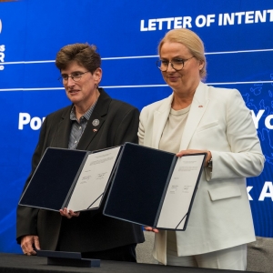 List intencyjny o współpracy podpisały Dorota Pyć i Bethann Rooney.