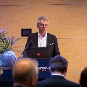 Panel energetyczny, poświęcony rozwijaniu elektrowni jądrowych na Pomorzu podczas Forum Gospodarki Morskiej Gdynia 2026. 
