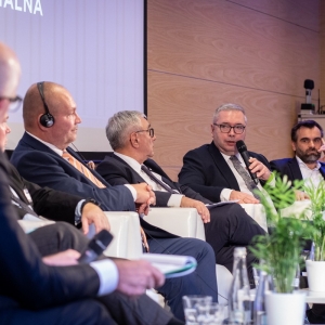 Panel energetyczny, poświęcony rozwijaniu elektrowni jądrowych na Pomorzu podczas Forum Gospodarki Morskiej Gdynia 2026. 