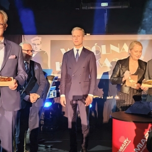Bursztynową Statuetkę od Portu Gdańsk dla Naftoportu odebral prezes tej firmy Daniel Betke.