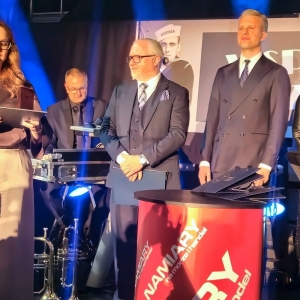 Agnieszka Michnal z Bursztynowym Jajkiem dla Szkoły Morskiej Sp. z o.o. w Gdyni.