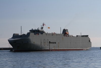 Okręt logistyczny hiszpańskiej marynarki w porcie Gdynia