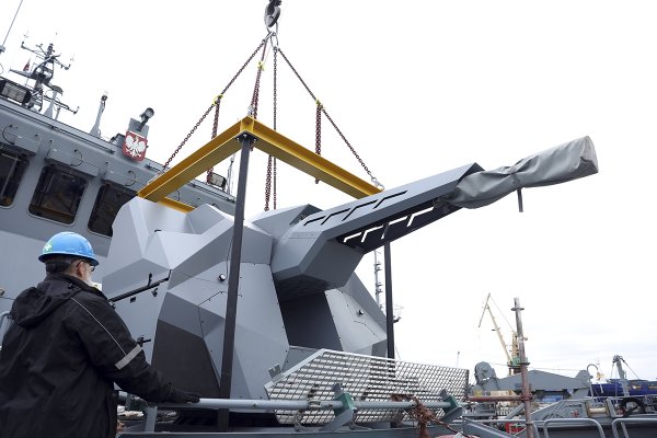 ORP Mewa został wyposażony w elementy uzbrojenia OSU-35K