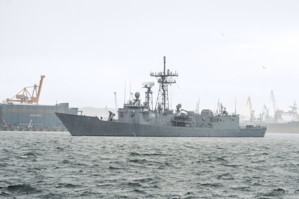 Fregata rakietowa ORP Gen. K. Pułaski opuściła macierzysty Port Wojenny w Gdyni