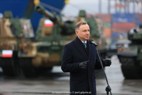 Prezydent Andrzej Duda w uroczystości odbioru pierwszych koreańskich czołgów K2 oraz ha...