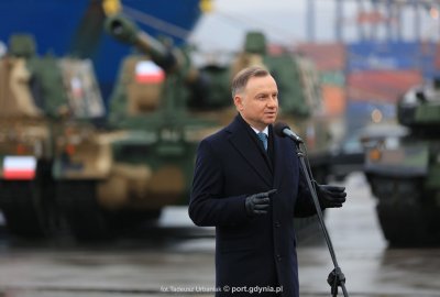 Prezydent Andrzej Duda w uroczystości odbioru pierwszych koreańskich czo...