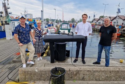 Kolejny morski kosz wyłowi odpady z portu w Kołobrzegu