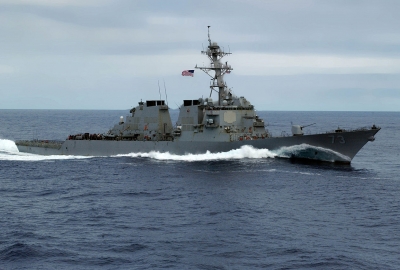 Niszczyciel USA przepłynął niedaleko spornych wysp na Morzu Południowoch...