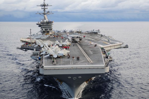 Ponad 120 tys. podpisów pod petycją o przywrócenie dowódcy lotniskowca