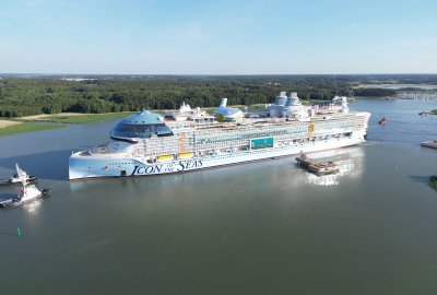 Icon of the Seas w próbach morskich (Fot.: Royal Caribbean International) Największy statek wycieczkowy na świecie rozpoczął próby morskie