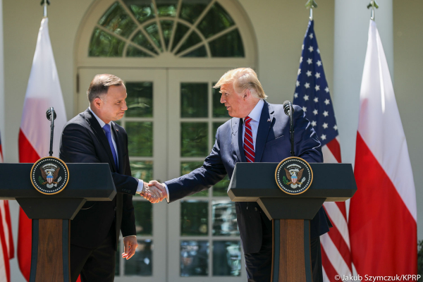 Trump: umowa na 2 mld m³ gazu z USA warta ok. 8 mld USD