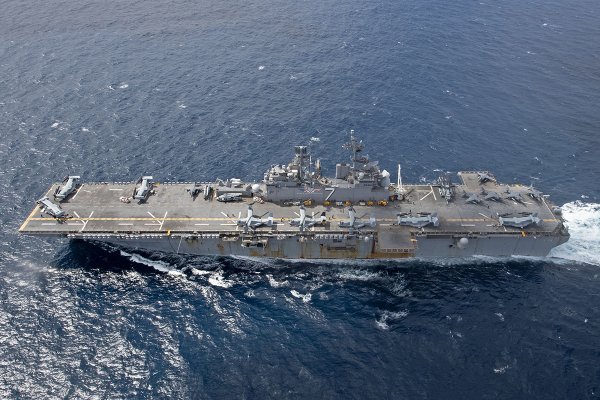 Żołnierz, który wypadł za burtę, pierwszą amerykańską ofiarą operacji .....