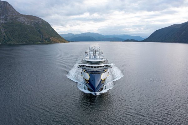 Stocznia Ulstein Verft przekazała kolejny arktyczny wycieczkowiec ekspedycyjny