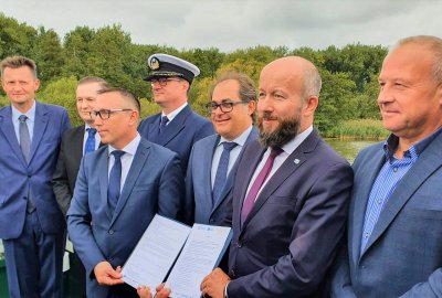 Konferencja prasowa z udziałem wiceministra Infrastruktury Marka Gróbarczyka i prezesa Wód Polskich Przemysława Dacy (Fot. Wody Polskie) Przełomowa inwestycja dla zwiększenia ochrony przeciwpowodziowej w regionie Dolnej Odry...