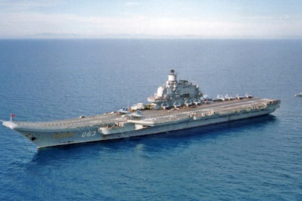 Media: miliardowe straty po pożarze na lotniskowcu Admirał Kuzniecow