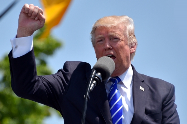 Trump ponownie oskarża OPEC o zawyżanie cen ropy