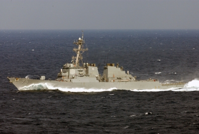 Dwa okręty USA przepłynęły w pobliżu spornych wysp na Morzu Południowoch...