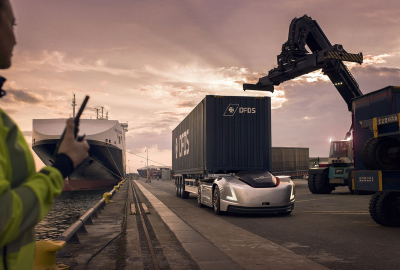 Volvo Trucks przedstawia autonomiczny transport pomiędzy centrum logisty...