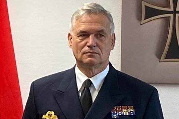Dymisja niemieckiego dowódcy marynarki wojennej po niestosownych uwagach dotyczących Ro...