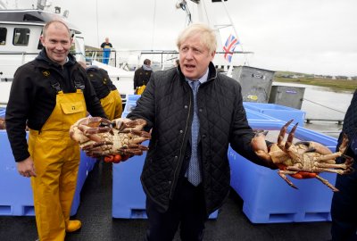Boris Johnson z brytyjskimi rybakami Boris Johnson
