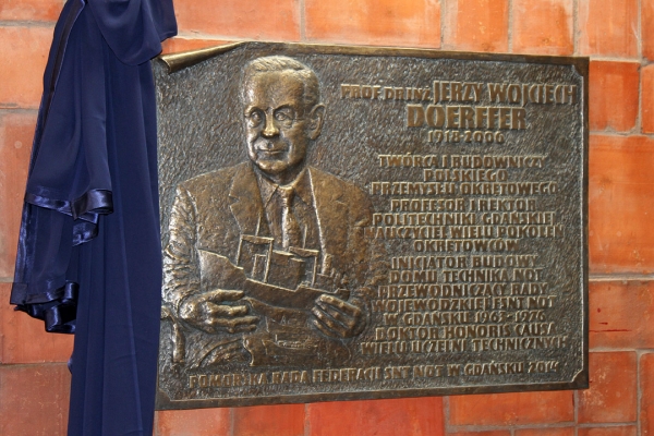 Odsłonięto tablicę upamiętniającą prof. Jerzego Doerffera