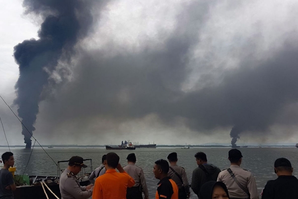 Indonezja: Stan wyjątkowy wokół portu na Borneo w związku z wyciekiem ropy