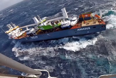 Statek Eemslift Hendrika ewakuowany, dryfuje w przechyle zagrożony zaton...