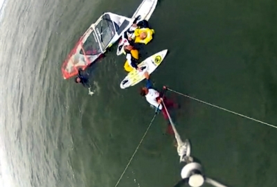 Kitesurferzy uratowali żeglarza [FILM]
