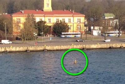 Z zatopionego holownika wycieka paliwo