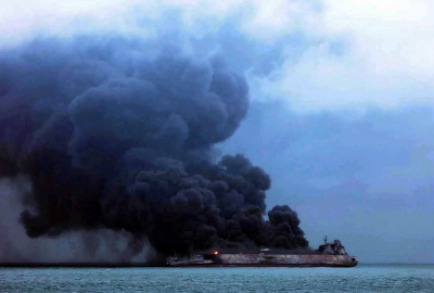 Plama ropy na Morzu Wschodniochińskim po zatonięciu irańskiego tankowca...
