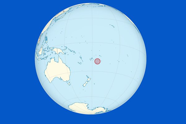 57-letni mężczyzna z Tonga przetrwał 27 godzin w morzu podczas tsunami...
