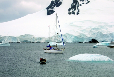Polonus płynący szlakiem Shackletona wysztrandował na King George [video...