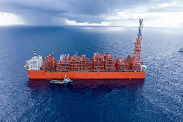 Włoski ENI rozpoczął wydobycie gazu w Mozambiku korzystając z jednostki FLNG