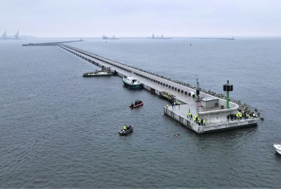 Nowy falochron w Porcie Północnym w Gdańsku Modernizacja układu falochronów w Porcie Północnym w Gdańsku - zakończono zasadniczą cz...