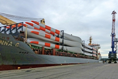 Rekordowa liczba łopat wirników turbin wiatrowych na jednym statku w Świnoujściu