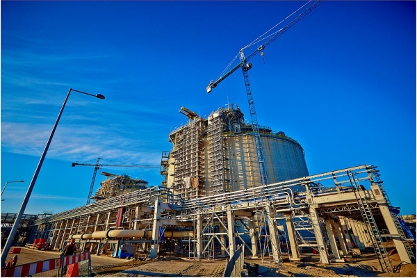 Włoska firma opóźnia budowę gazoportu w Świnoujściu