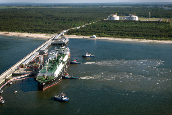 Sejm przyjął poprawkę Senatu do specustawy o terminalu LNG