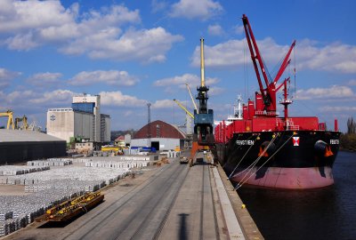 W portach Szczecin i Świnoujście wciąż rosną przeładunki