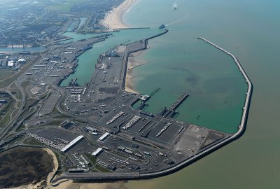 Związki zawodowe we Francji wzywały wczoraj do zamknięcia portów