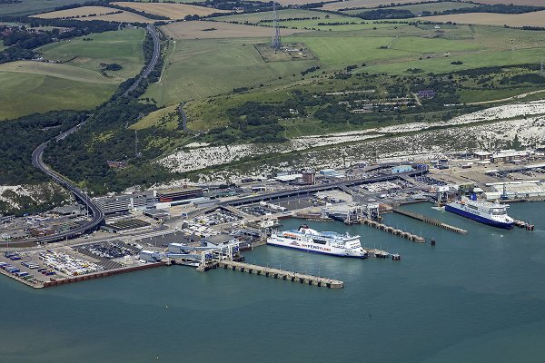 Nawet 5-6 godzin oczekiwania na wjazd na prom w Dover