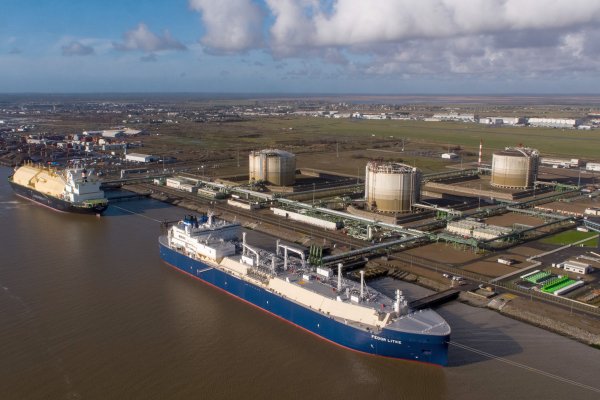 Francja zwiększa import gazu LNG, ceny surowca w 2020 roku będą spadać