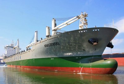 Statek Kraszewski z 20 tysiącami ton saletry amonowej utknął na redzie p...