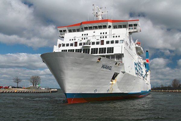 Prom Wawel uszkodzony podczas manewrów w porcie Gdańsk, anulowany najbliższy rejs