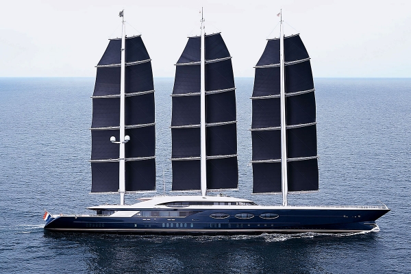 Przekazano największy jacht żaglowy świata, z nadbudówką z Polski