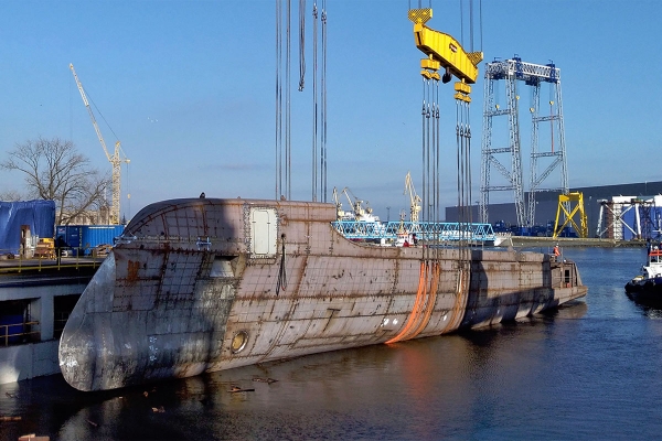 Kadłub superjachtu z G+K SteelCon zwodowany w Szczecinie dla Abeking & Rasmussen