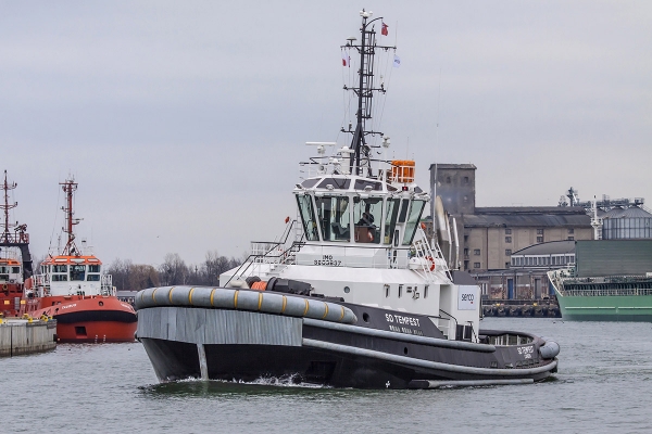 Stocznia Safe zdała holownik SD Tempest do obsługi nowych brytyjskich lotniskowców