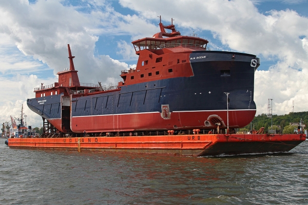 Kadłub Ronja Ocean w drodze do Norwegii